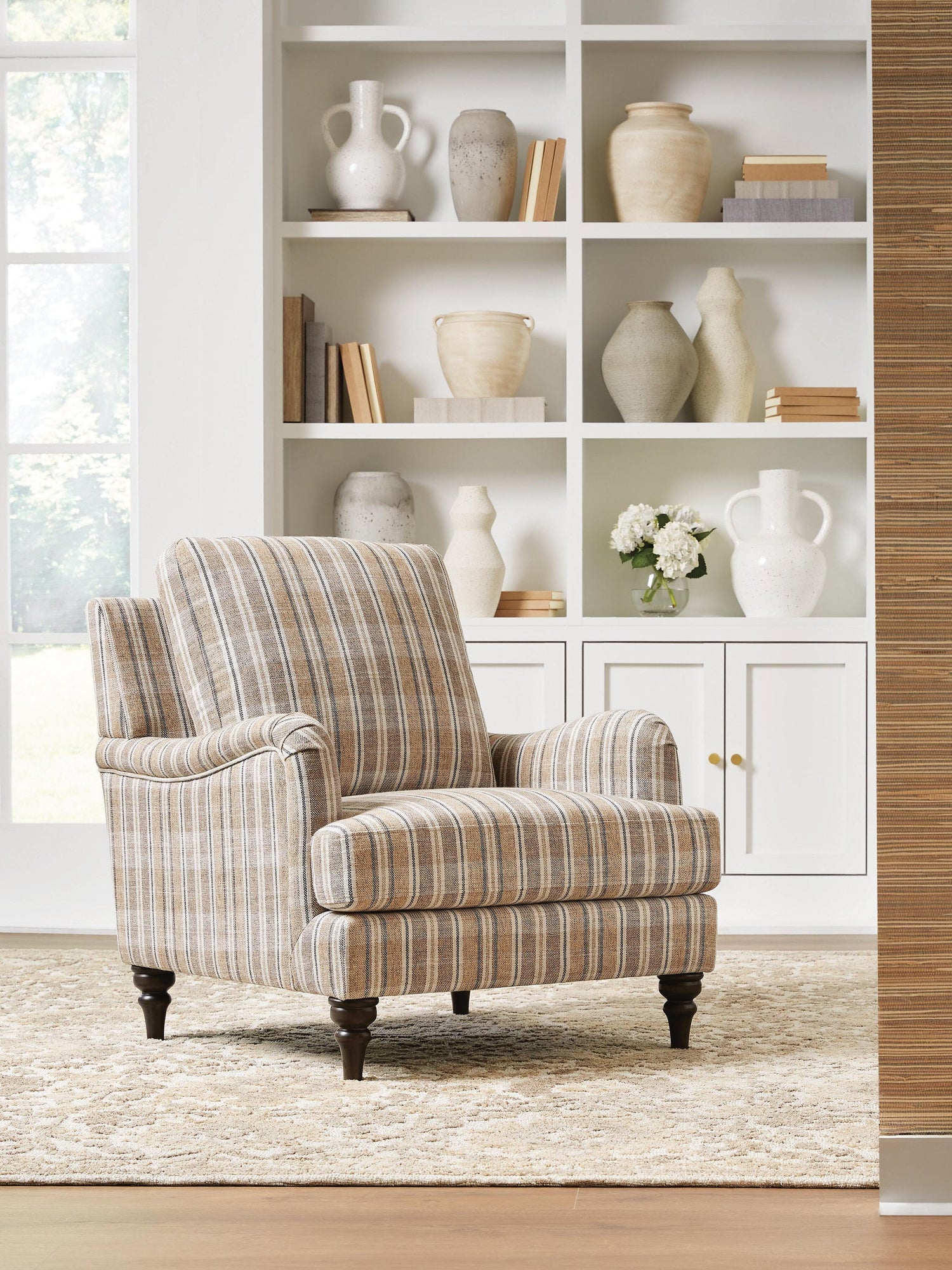 Living Room > Chairs