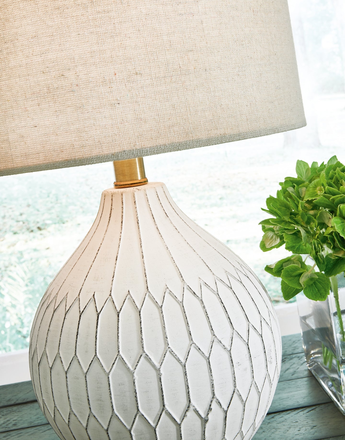 Wardmont Ceramic Table Lamp (1/CN)